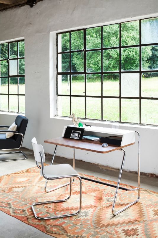 S 43 Freischwinger Stuhl von Thonet mit Stahlrohr und Buchenholz, Chromgestell. Klassisches Design.